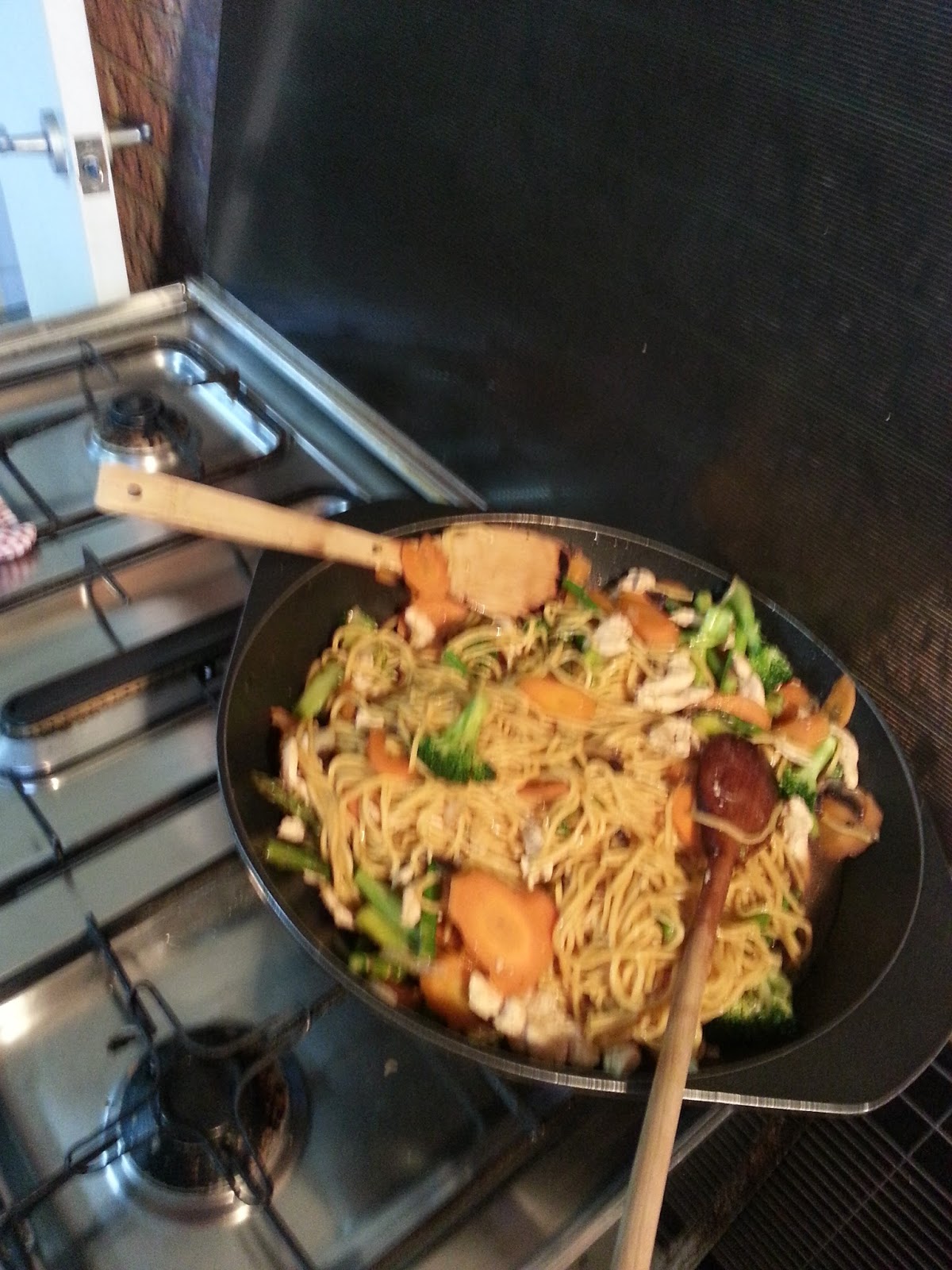 Chicken Stir Fry with Hokkien Noodles Mmmm tastayyy. THE STUDENT